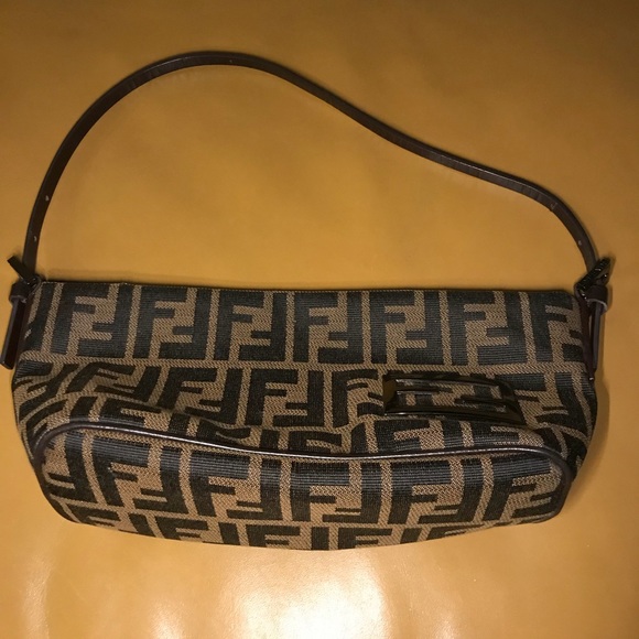 Fendi Handbags - Fendi signature baguette